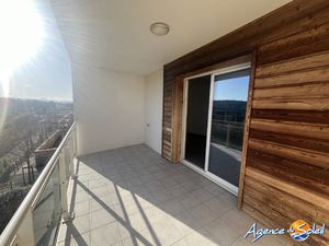 Résidence récente appartement T3 avec terrasse et 2 pk