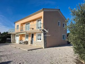 Maison  3 chambres  2 logements possibles  cave et garage