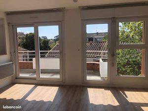 T4 traversant avec parking couvert  côte pavée