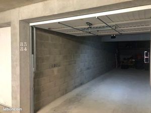Location grand garage double 28 m2