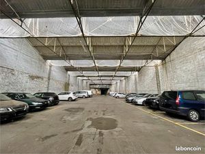 Stationnement pour véhicule - Hangar fermé et couvert