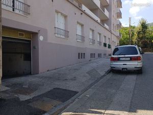 Garage fermé sécurisé dans IMMEUBLE TOULON CENTRE/EST