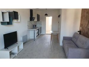 Grand Studio meublé rénové – Centre Tonnerre – Proche gare