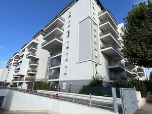 2P EXPOSE EST-OUEST AVEC TERRASSE