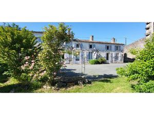 A saisir-Maison ancienne avec dépendances