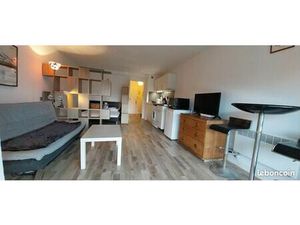 Studio meublé 32m² terrasse piscine vue mer gardien