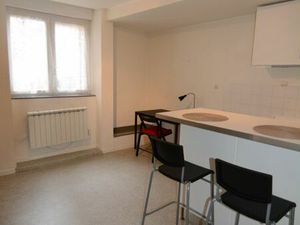 Studio 25m² sur cour  proche commerce école cinéma