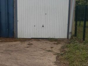 Loue box 25 m²