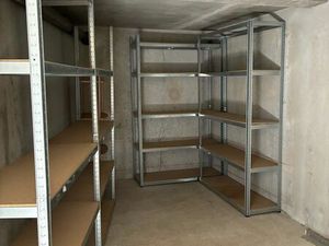 Loue local stockage plein centre calvi