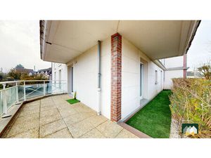 T2 avec grande terrasse et box !