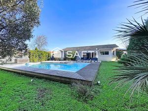 Belle contemporaine de plain pied avec piscine