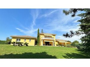 Élégante villa 210 m² – Calme  volumes et parc arboré