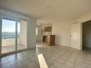 Appartement T3 avec balcon et 2 parkings - PINEUILH