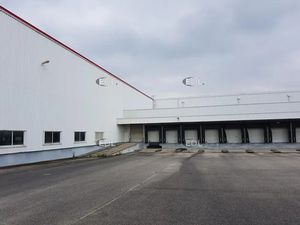 Villefontaine (38) - A louer / A vendre - Entrepôt avec bureaux de 8 357 m²