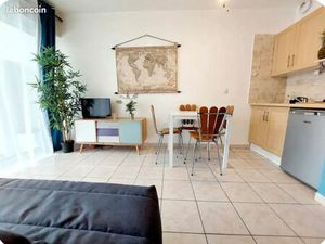 Studio rez de jardin terrasse + extérieur