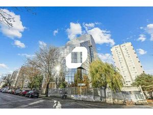 A LOUER  IMMEUBLE RENOVE AVEC SERVICES DE STANDING