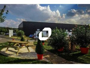 A LOUER  LOCAUX D'ACTIVITE ACCES IMMEDIAT A1 ET N104