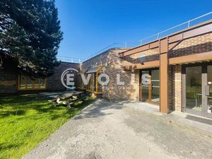 LOCAUX RENOVES A LOUER