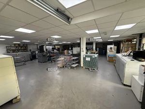 EXCLUSIVITE - Local d'activité avec bureaux de 930 m² à louer / à vendre - Neuilly-Plaisan