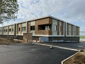 A VENDRE : Locaux d'activités neufs à partir de 358 m² - Marines (95)