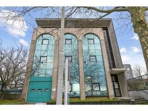 À VENDRE - Bâtiment indépendant à usage de bureaux et d'activités à L'Haÿ-les-Roses (94)