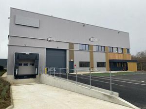 Vaires-sur-Marne (77) - A Vendre / A Louer - Local d'activité avec bureaux de 1 675 m²