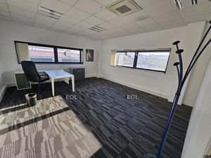 À louer : local d'activité et bureaux de 822 m² à Ivry-sur-Seine (94)