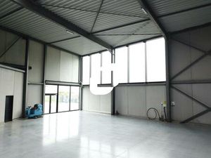 A LOUER  PROXIMITE AUTOROUTE