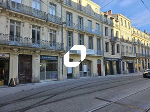 Local commercial disponible à la vente ou à la location - Jeu de Paume