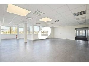 A VENDRE  BATIMENT PROCHE A86