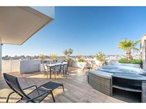 Appartement d'exception avec grande terrasse et jacuzzi Vue pa