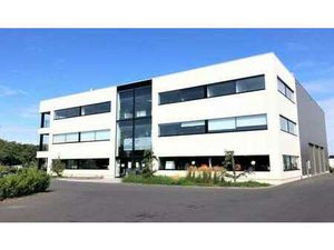Bureaux prêts à l'emploi avec terrasse à louer à proximité