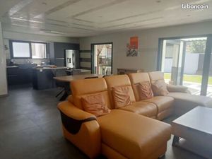 VILLA de standing proche de béziers