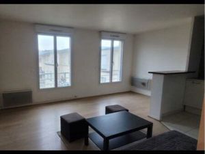 Beau studio de 33 m3 au dernier étage + box fermé