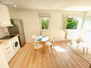 Joli Deux Pièces proche commerces et transports