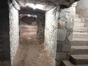 Cave voûtée à louer - 100m2 (R-2)