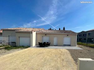 Villa meublée 90 m² – 3 chambres / 3 salles d’eau avec WC – Parkings privatifs – La Bâtie-