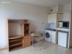 Studio meublé balcon parking privé