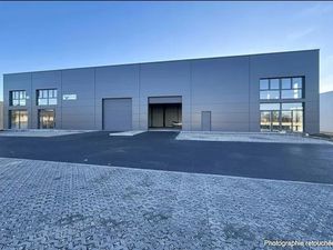 À LOUER – LOCAL COMMERCIAL INDÉPENDANT 800 m² Bourgoin Jallieu