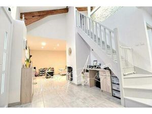 Maison en pierres de 3 pièces avec jardinet