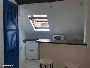 Studio partiellement meuble