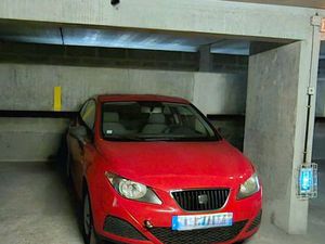 Place de parking sécurisé couvert