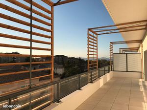 Grand T3 Résidence récente dernier étage terrasse 25m2 vue mer piscine et garage double 72