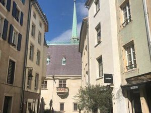 F1 de 43 m2 meublé en vieille ville  secteur piétonnier historique rénové à neuf