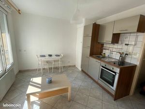 Studio meublé lumineux avec cuisine intégrée  au calme  proximité tram direct facultés