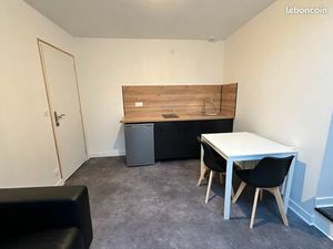 LOCATION - Appartement 30 m2 avec extérieur Hyper-Centre LAVAL