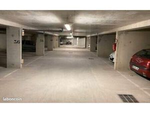 Place de parking Aéroport et Gare TGV AIX