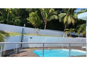 Appartement moderne et lumineux au Gosier  avec citernes  piscine et jardin