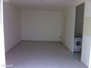 Loue Studio à Stains proches commerces