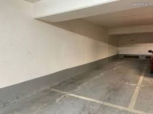 Place de parking centre-ville - 2 minutes Gare